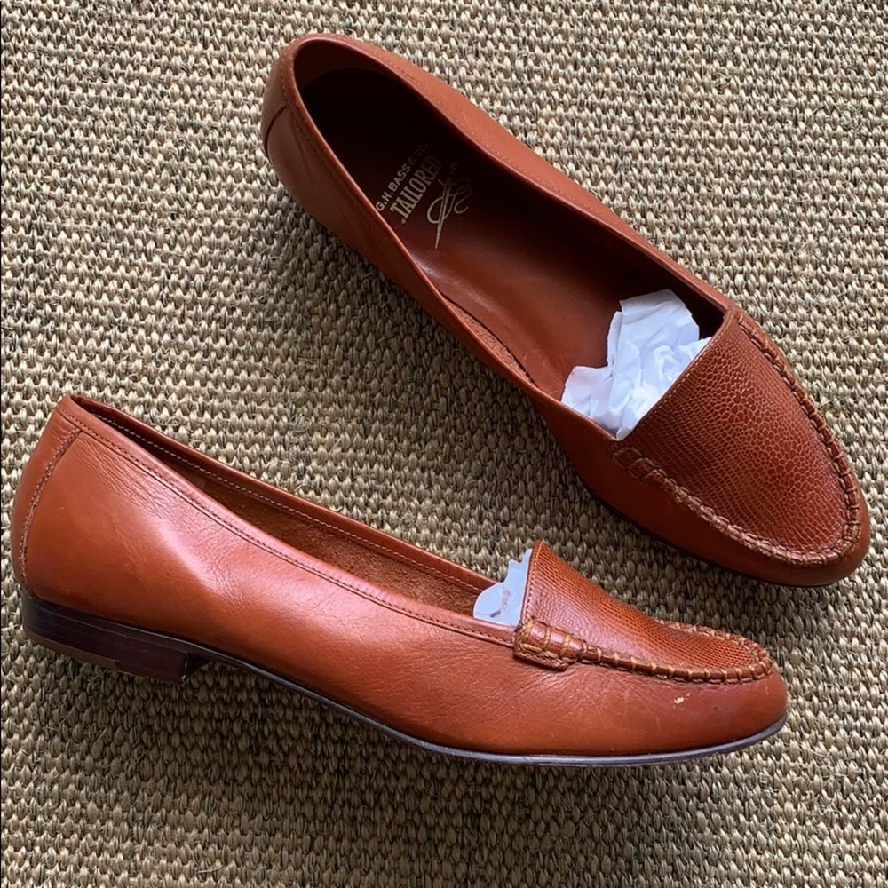 [G.H. Bass & Co.]• leather slip on loafers